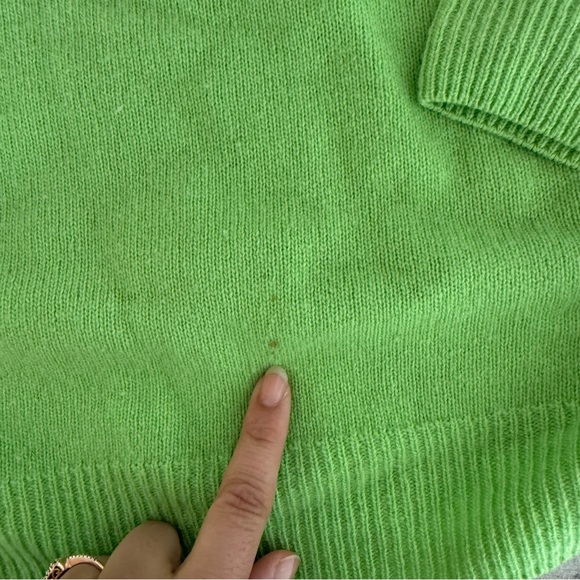 90s Vintage Green Wool V-Neck Cozy Sweater - Picture 6 of 7